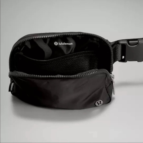 Lululemon everywhere belt bag - Picture 4 of 6